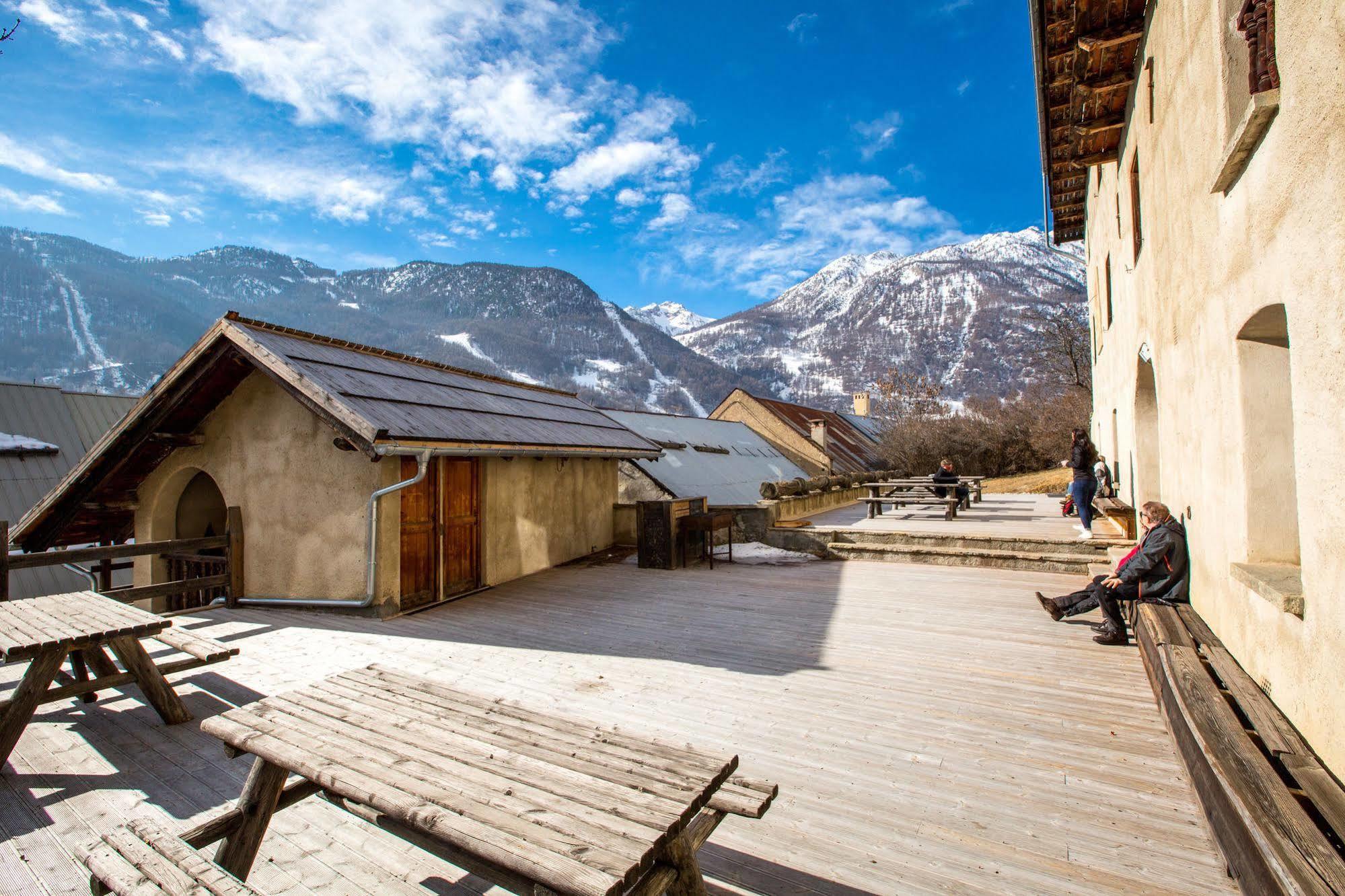 Langley Hotel La Vieille Ferme Ла-Саль-лез-Альп Экстерьер фото